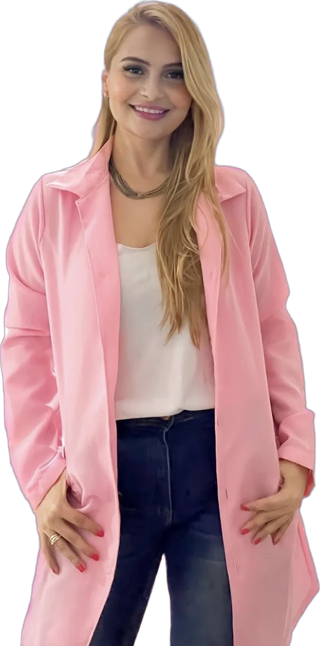 Priscila Rocha de jaleco rosa, sorrindo